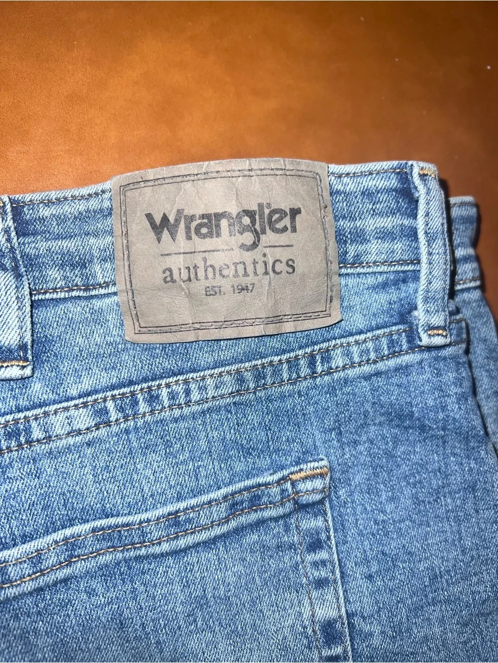 Wrangler Authentics jeans featuring a light stonewash denim men’s size 44/29